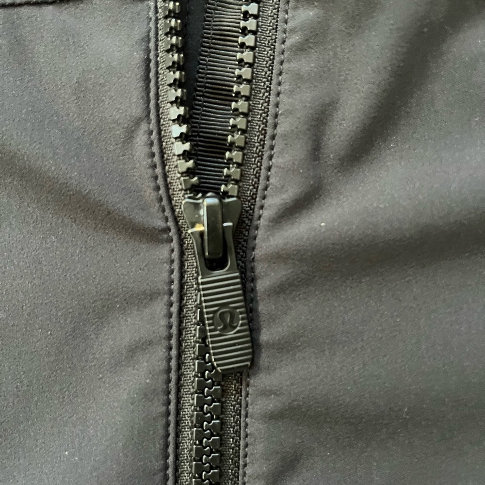 Lululemon On The Fly Hooded Jacket Women’s Size 8 - Picture 5 of 11